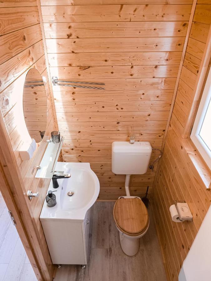 Cosa Nostra Apartman Sárvár Exteriör bild
